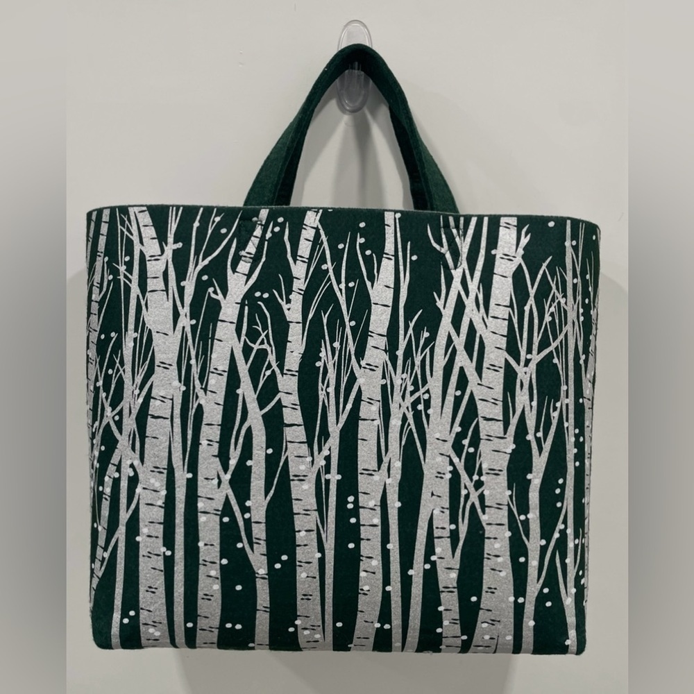 NWOT Wool Easy tote Forest green and silver
Aspens in the snow
PERFECT NEW - Picture 6 of 6